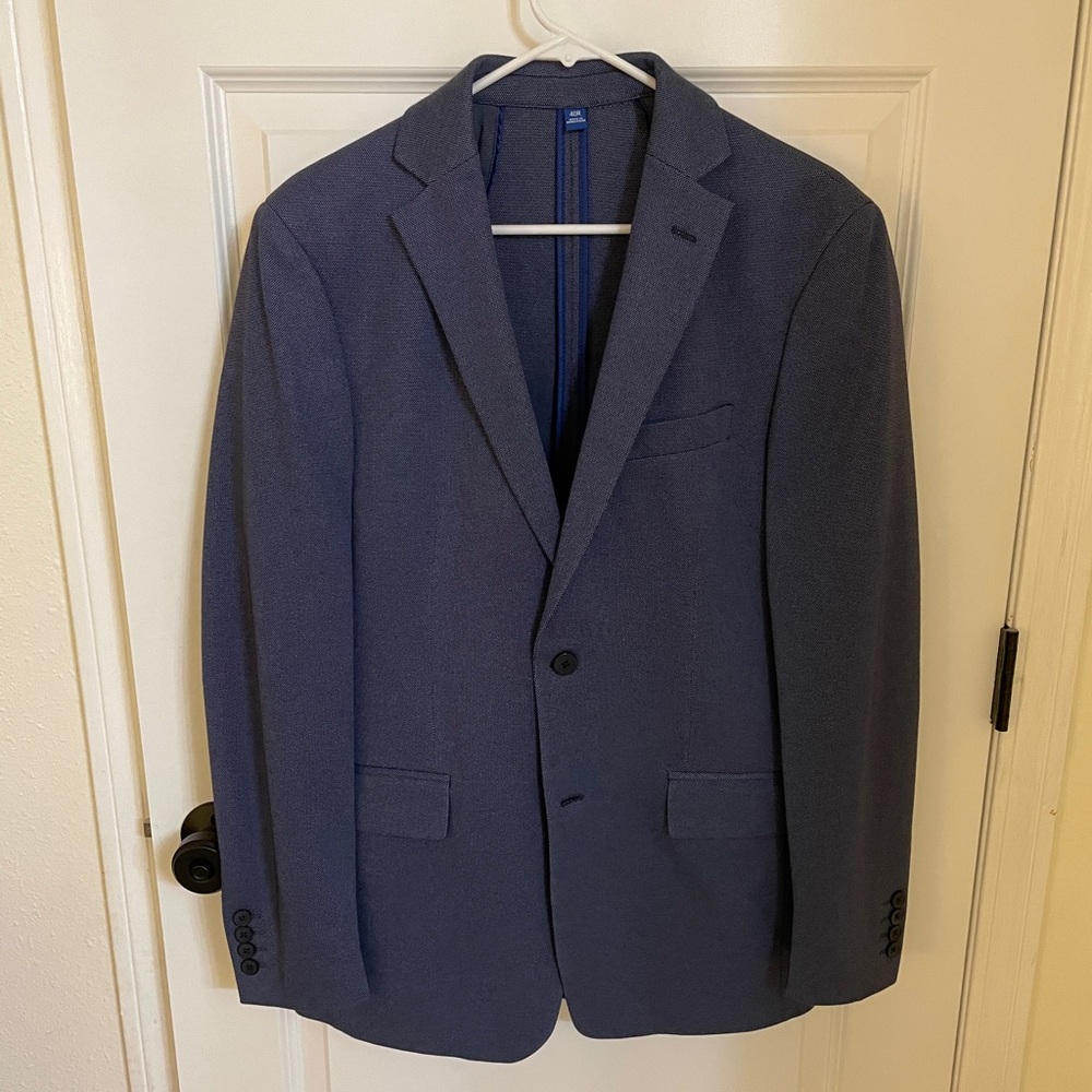 Apt 9 Men’s 40R Slim Fit Blazer Suit Jacket. It runs a little smaller than 40R